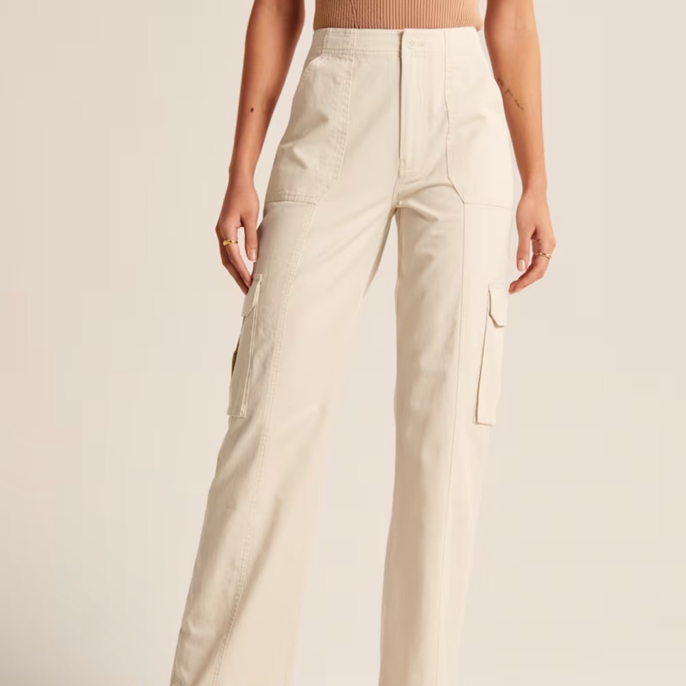 NEVER WORN TAGS ON Abercrombie Relaxed Cargo Pants, Color Khaki, size US 28 or 6 - Picture 1 of 5